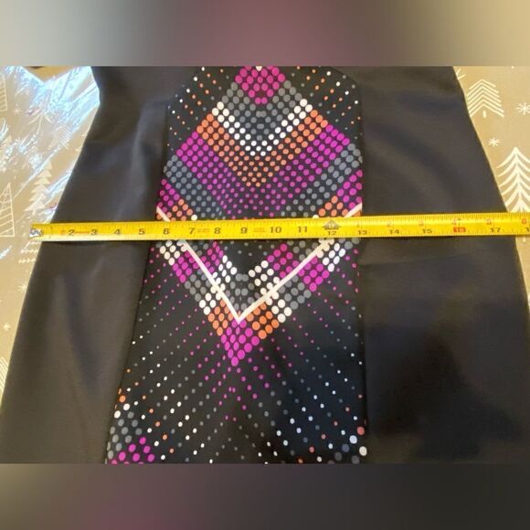 Madison Leigh Women’s Stretchy Dress, size 6. (D10) - Picture 7 of 8